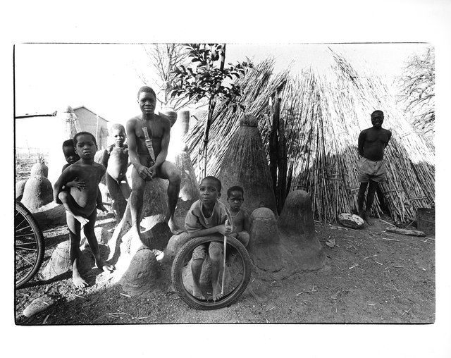 Groupe d'enfants au village, région d'Atacora