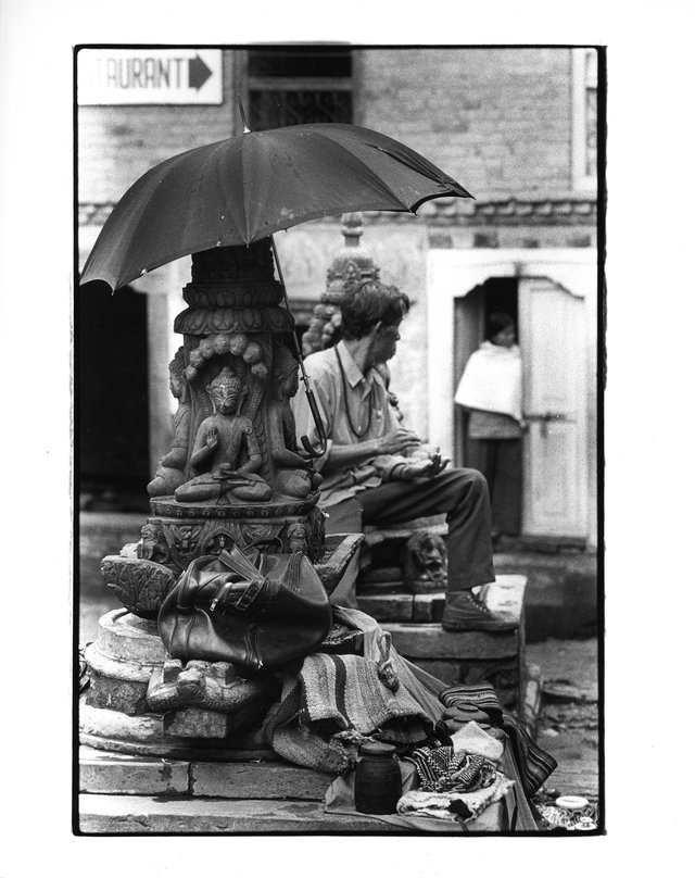 Homme et ombrelle, Népal