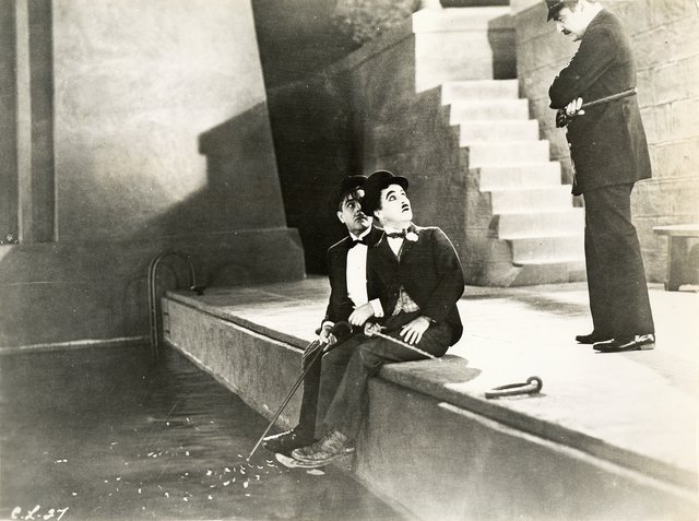 Charlie Chaplin et Harry Myers dans Les lumières de la ville